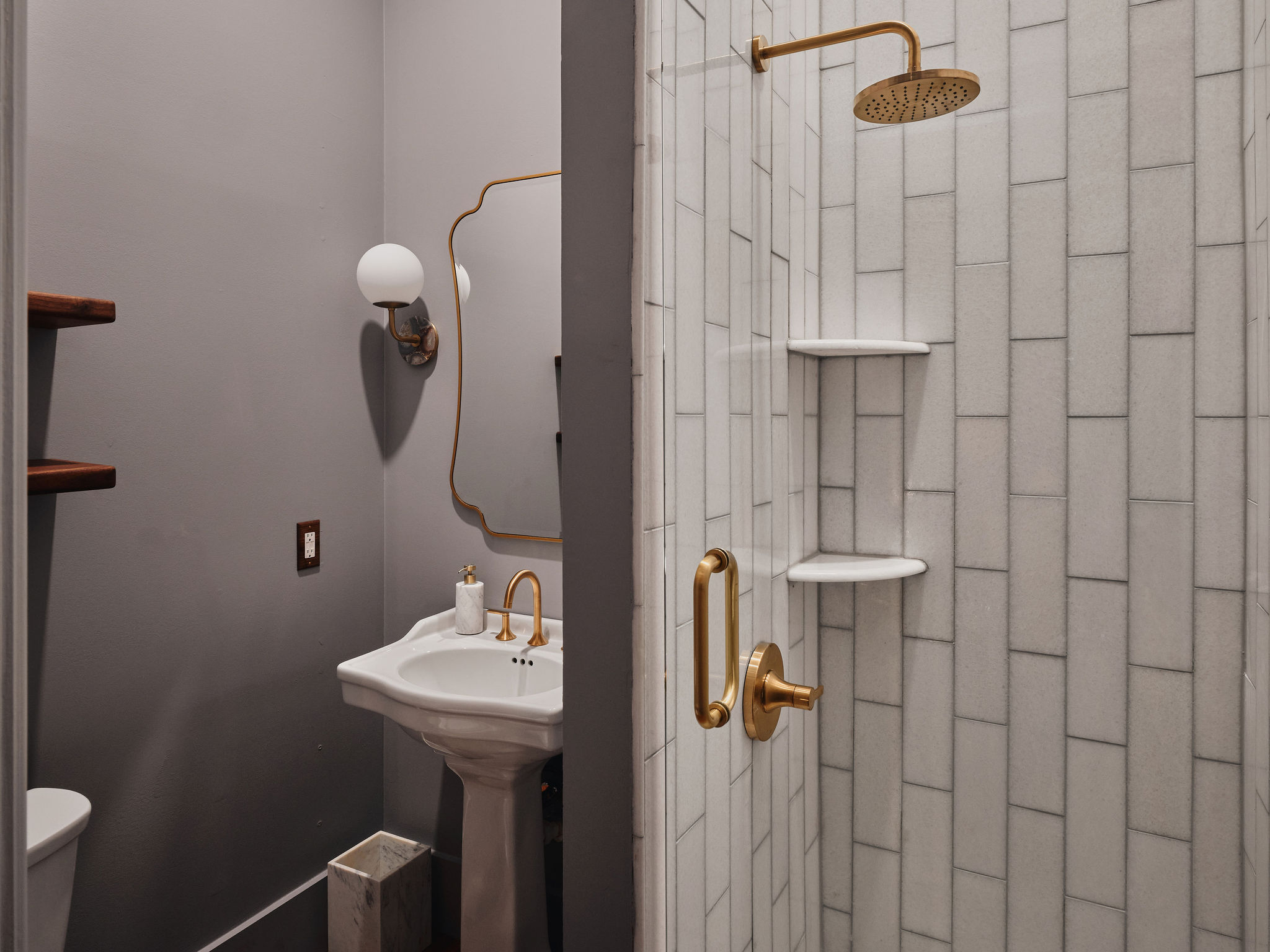 Le Rêverie ensuite bathroom at Maison Rêve